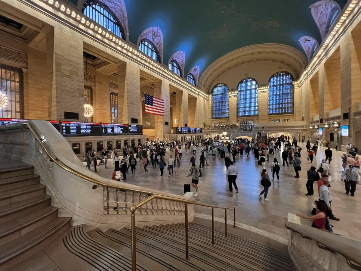 NYC Free Tour Launches Bilingual Daily Walking Route Through Midtown Manhattan